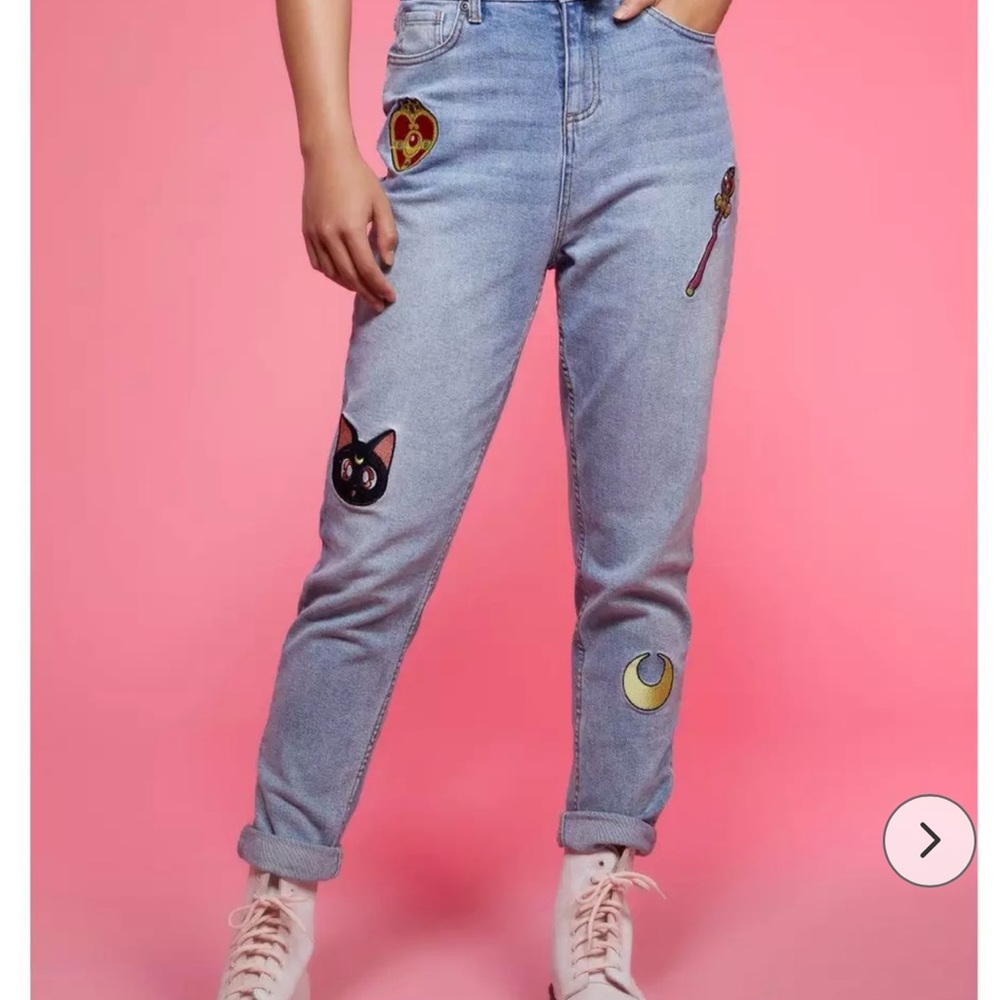 Hot topic BN Sailor Moon Icons Embroidered Mom Jeans Luna wand compact Size 1